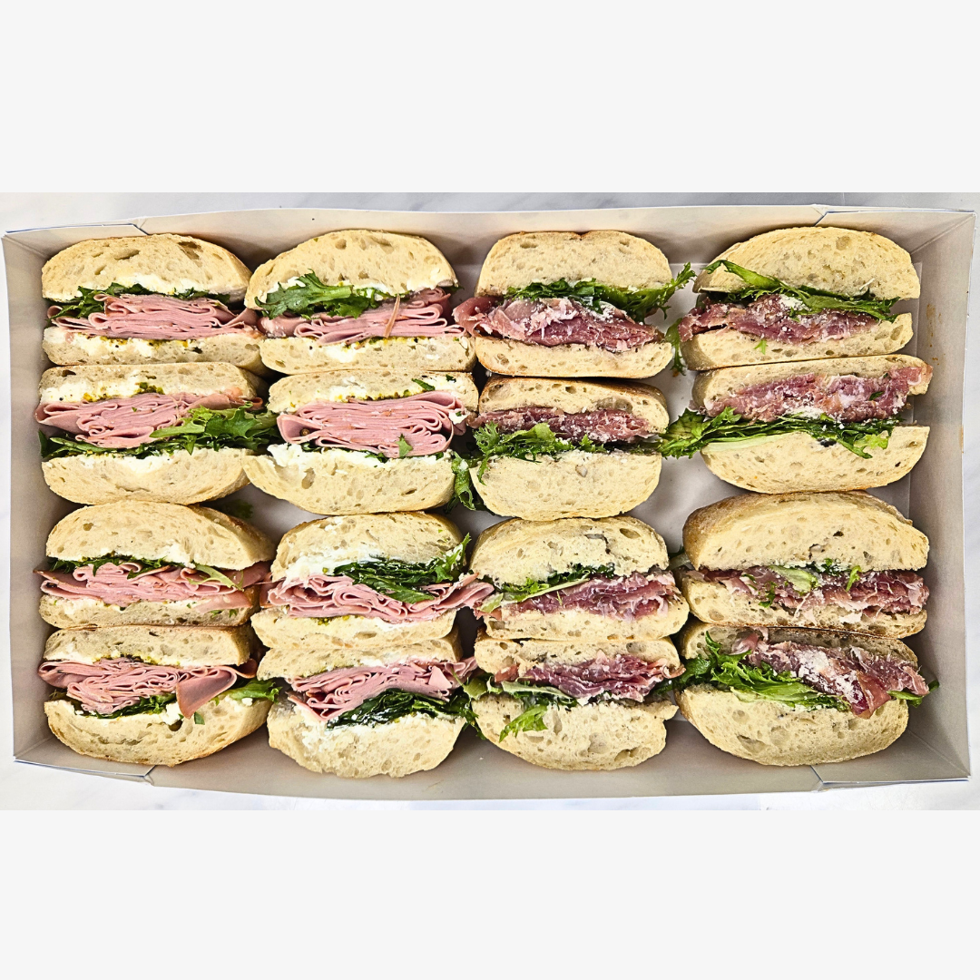 Plateau de sandwichs à la charcuterie
