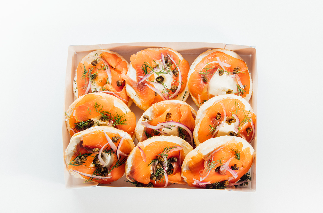 Plateau de bagels au saumon fumé