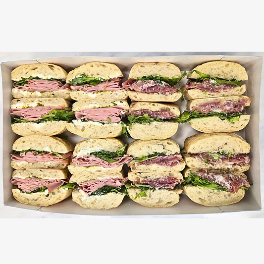 Plateau de sandwichs à la charcuterie