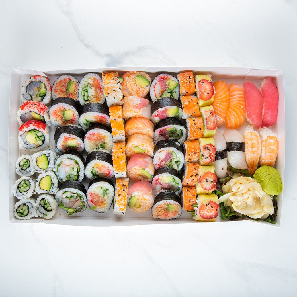 Plateau de sushis assortis